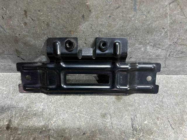 Кронштейн бампера переднього, центральний 51648494257 BMW