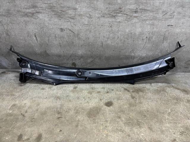 Водостік лобового скла, жабо 51717434879 BMW