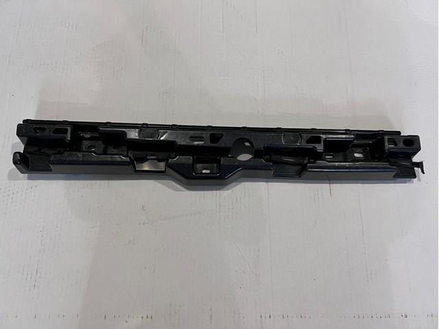 Кронштейн зовнішньої накладки порога правого 51777387344 BMW