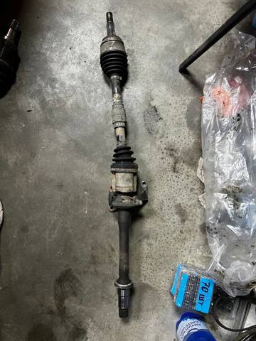 Піввісь передня, права 4341006870 TOYOTA