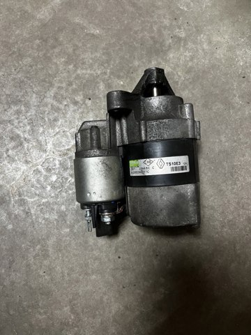 Стартер двигуна 8200266777 VALEO