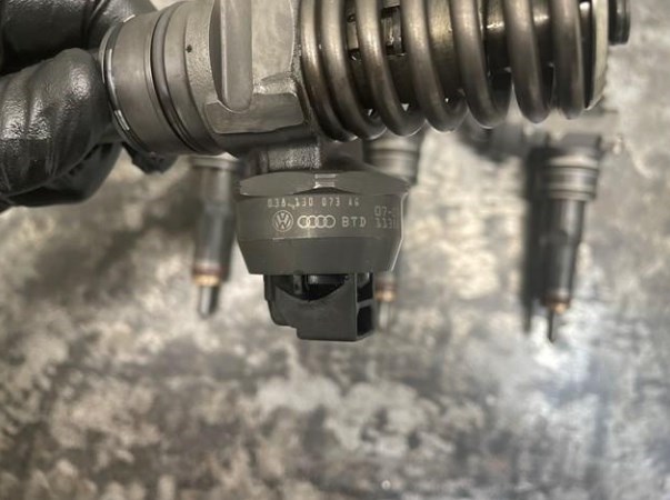 Форсунки електромагнітні 038130073AG BOSCH