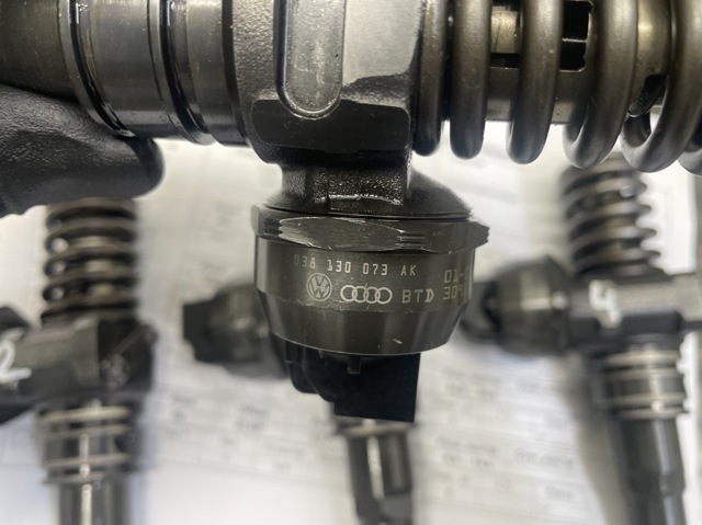 Форсунки електромагнітні 038130073AK FORD