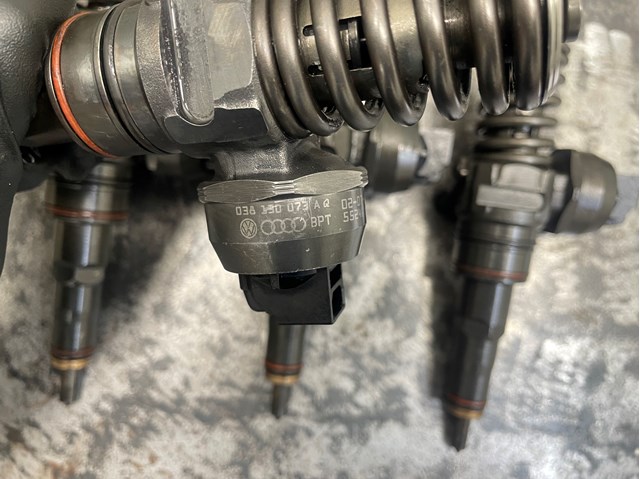 Форсунки електромагнітні 038130073AQ BOSCH