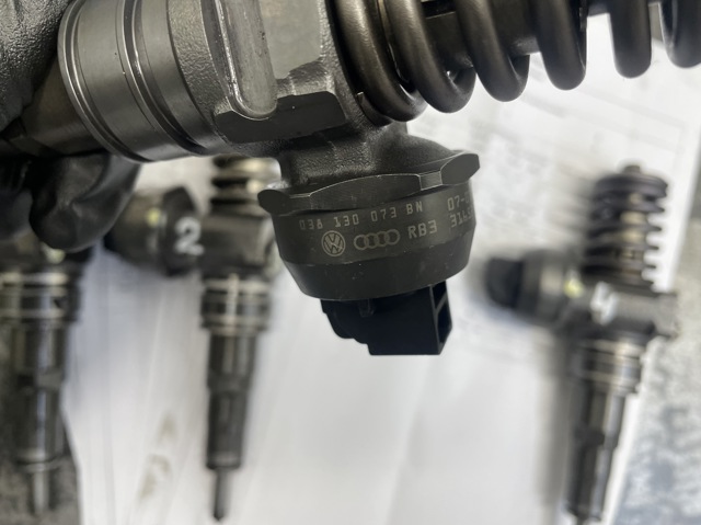 Форсунка інжектора 038130073BN MAXGEAR