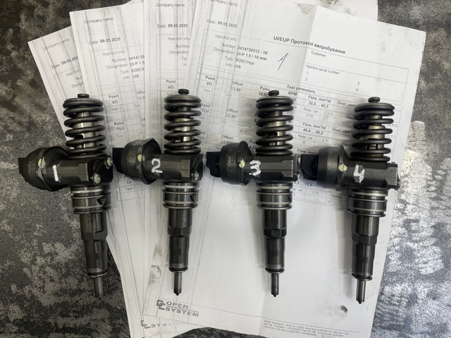 Форсунка дизельна в зборі, розпилювач + тримач 038130073BN VAG