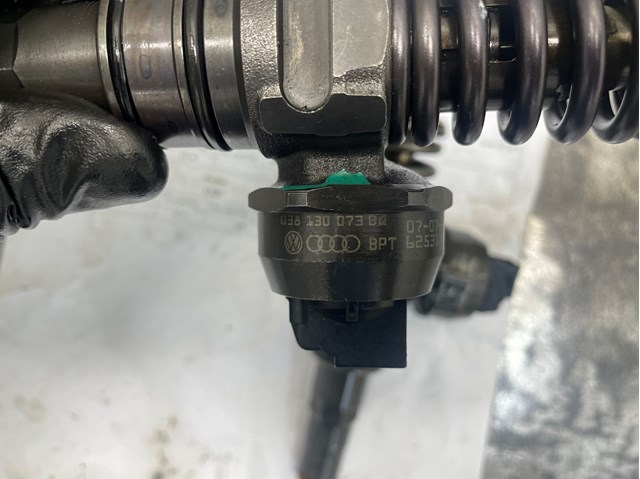 Форсунка вприску палива 038130073BQ MARKET (OEM)