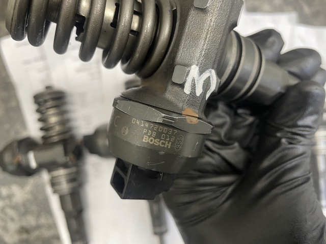 Форсунка дизельна в зборі, розпилювач + тримач 0414720037 BOSCH