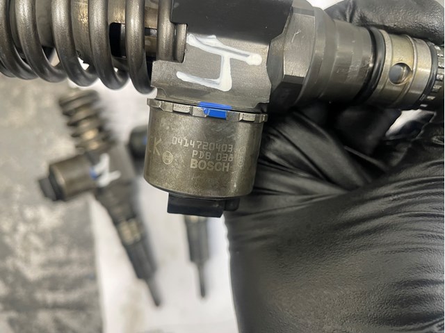 Форсунка дизельна в зборі, розпилювач + тримач 0414720403 BOSCH