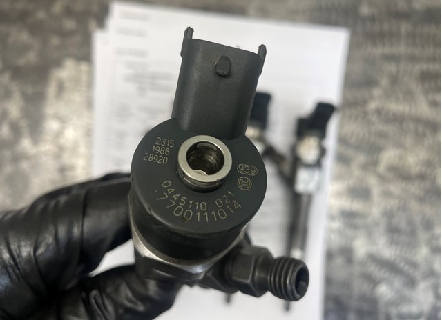 Форсунки електромагнітні 0445110021 BOSCH