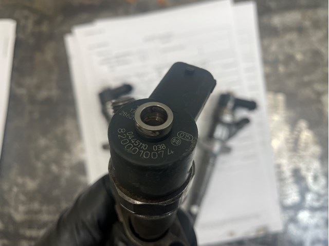 Форсунка паливна 0445110038 BOSCH