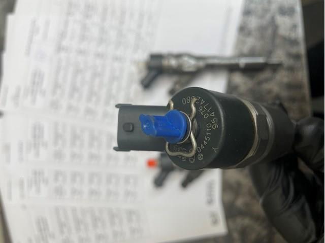 Форсунка вприску палива 0445110076 BOSCH