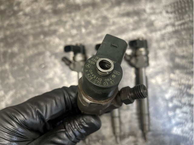 Форсунка дизельна в зборі, розпилювач + тримач 0445110094 BOSCH