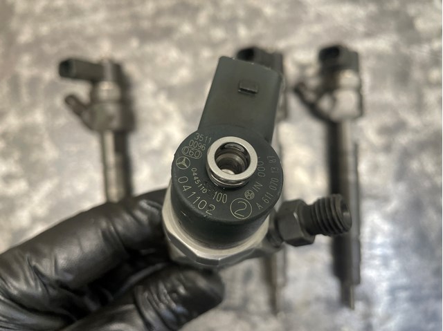 Форсунка вприску палива 0445110100 BOSCH