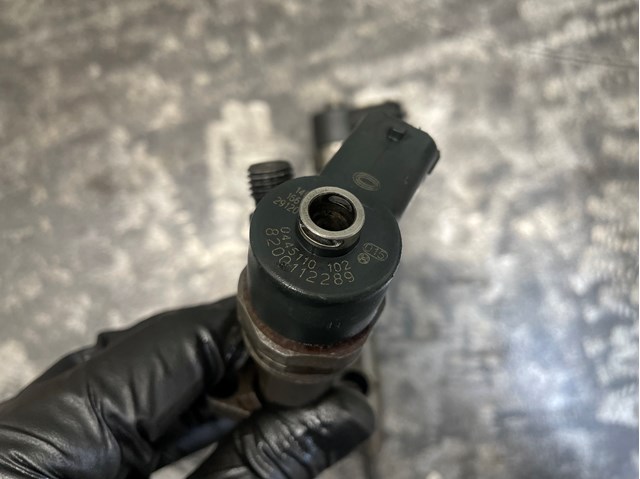 Форсунка вприску палива 0445110102 BOSCH