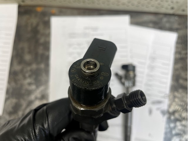 Форсунка паливна 0445110106 BOSCH