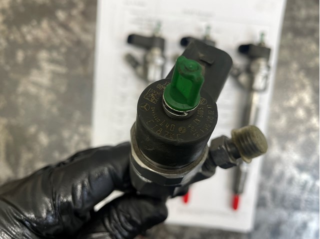 Форсунка дизельна в зборі, розпилювач + тримач 0445110140 BOSCH