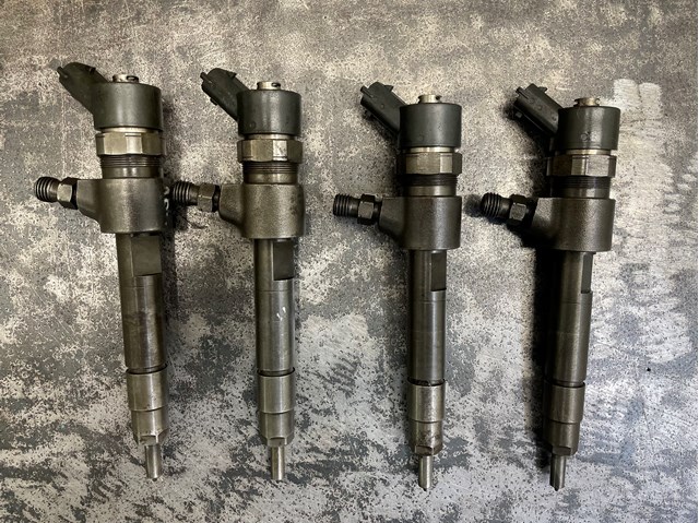 Форсунка паливна 0445110165 BOSCH