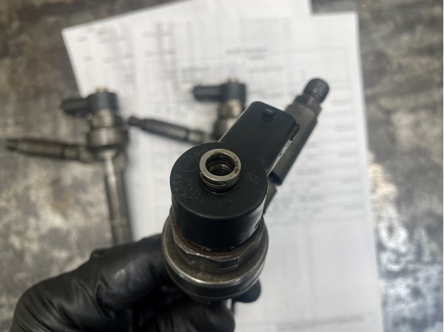 Форсунка вприску палива 0445110174 BOSCH