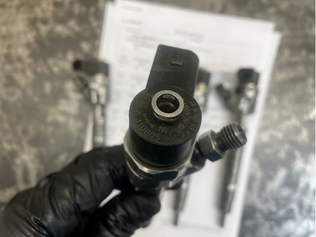 Форсунка паливна 0445110190 BOSCH