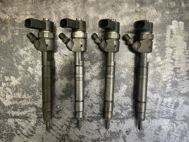 Форсунки електромагнітні 0445110208 BOSCH