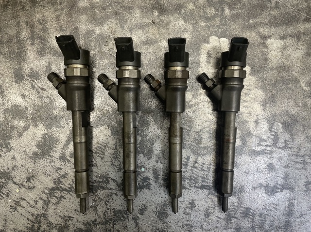 Форсунки електромагнітні 0445110215 BOSCH