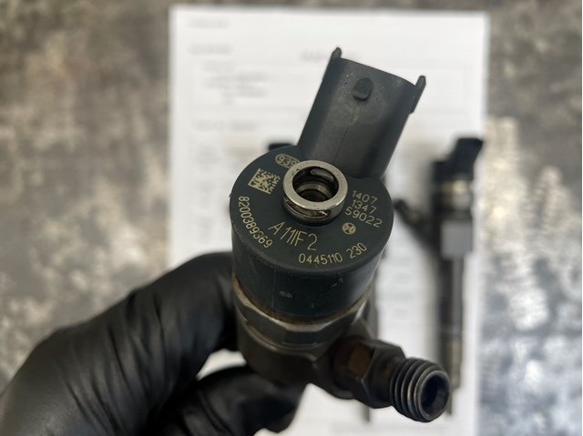 Форсунка паливна 0445110230 BOSCH