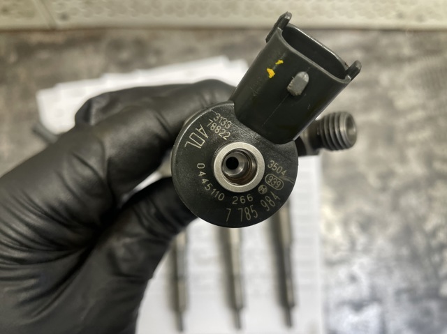 Форсунка паливна 0445110266 BMW