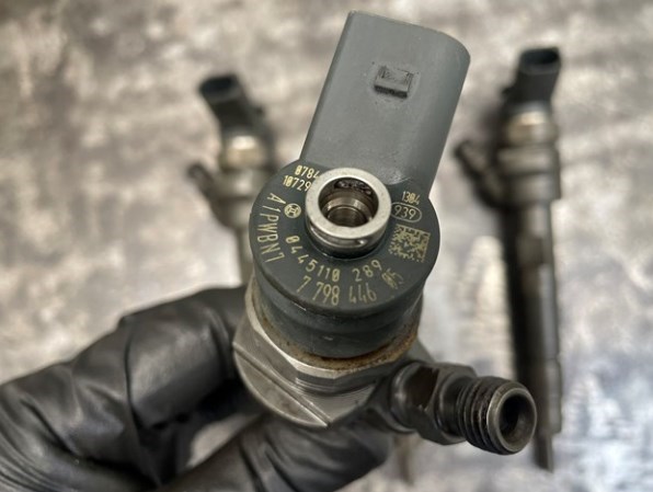 Форсунка вприску палива 0445110289 BMW