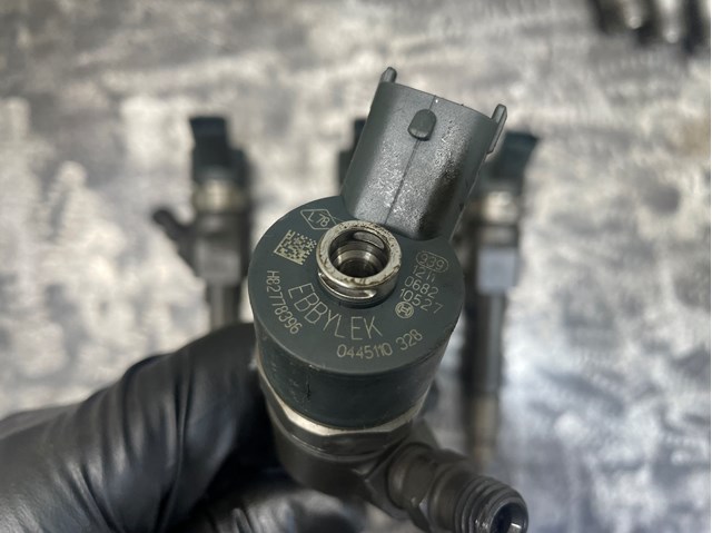Форсунка вприску палива 0445110328 BOSCH