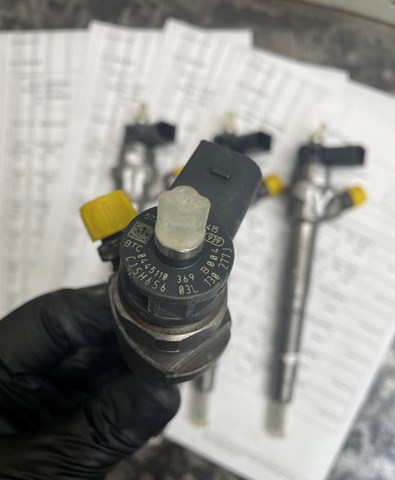 Форсунка дизельна в зборі, розпилювач + тримач 0445110369 BOSCH