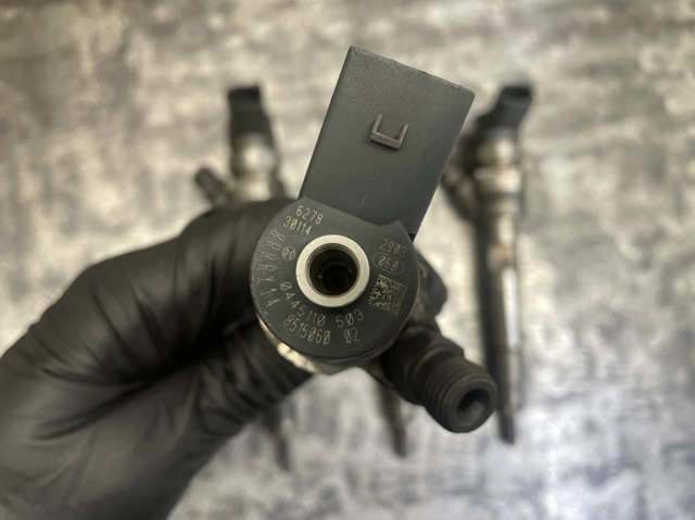 Форсунка паливна 0445110503 BMW