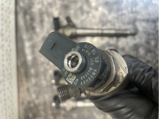 Форсунка вприску палива 0445110551 BOSCH