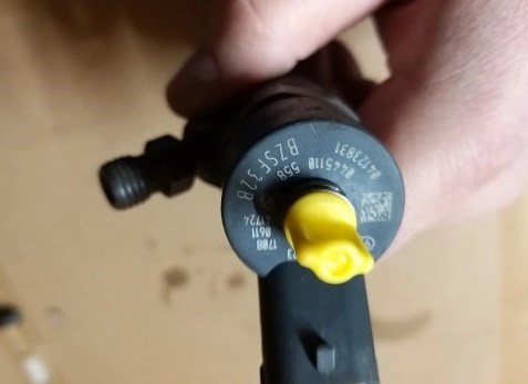 Форсунка паливна 0445110558 BOSCH