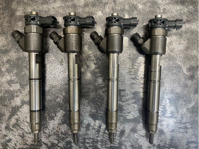Форсунки електромагнітні 0445110589 BOSCH