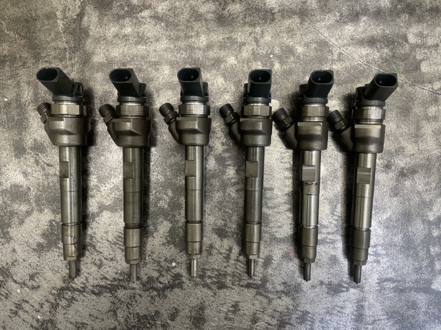 Форсунки електромагнітні 0445110598 BOSCH
