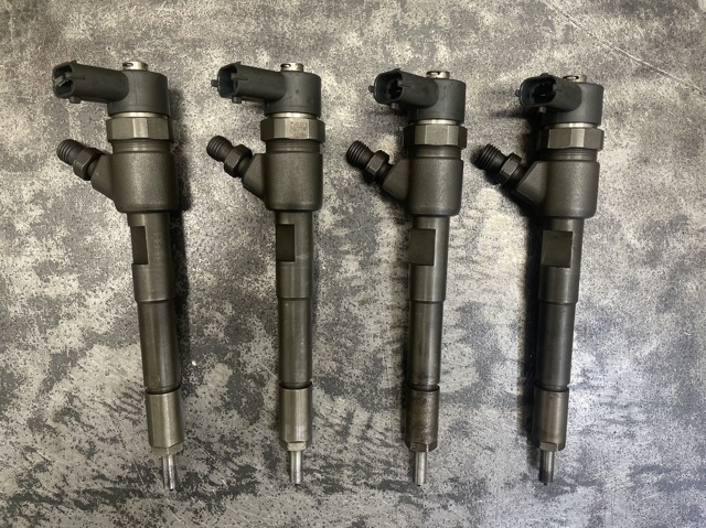 Форсунка паливна 0445110618 BOSCH