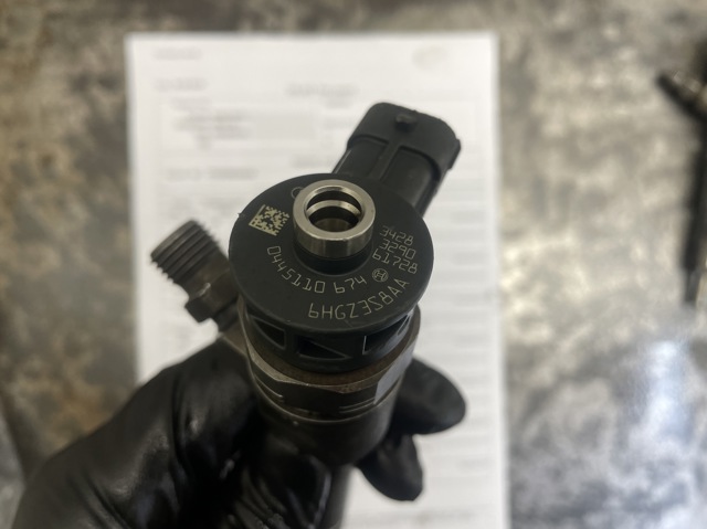 Форсунка дизельна в зборі, розпилювач + тримач 0445110674 BOSCH