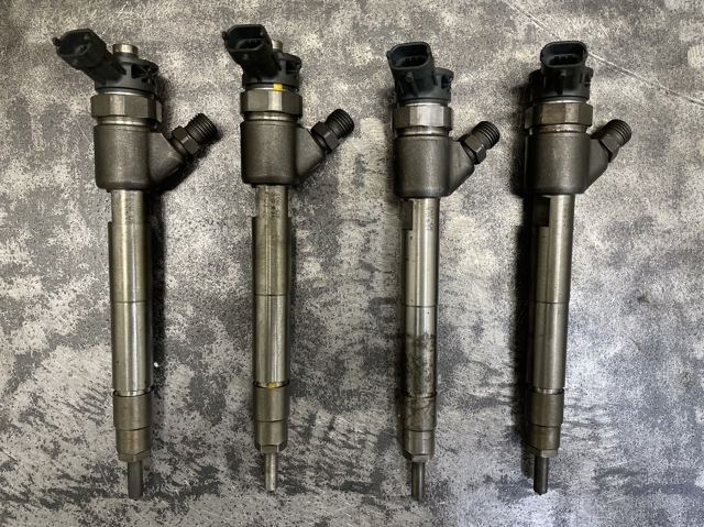 Форсунка паливна 0445110749 BOSCH