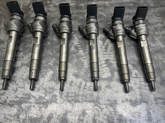Форсунка дизельна в зборі, розпилювач + тримач 0445110819 BOSCH