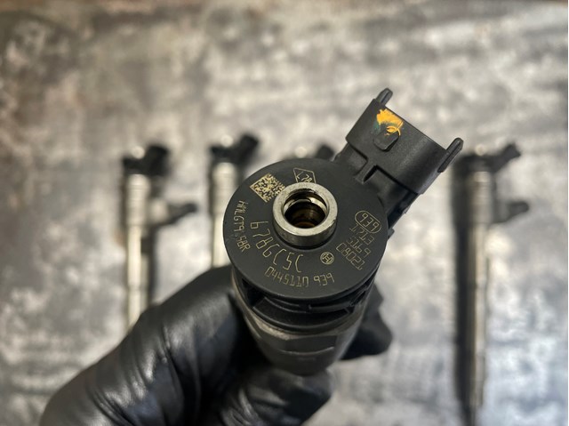 Форсунка вприску палива 0445110939 BOSCH