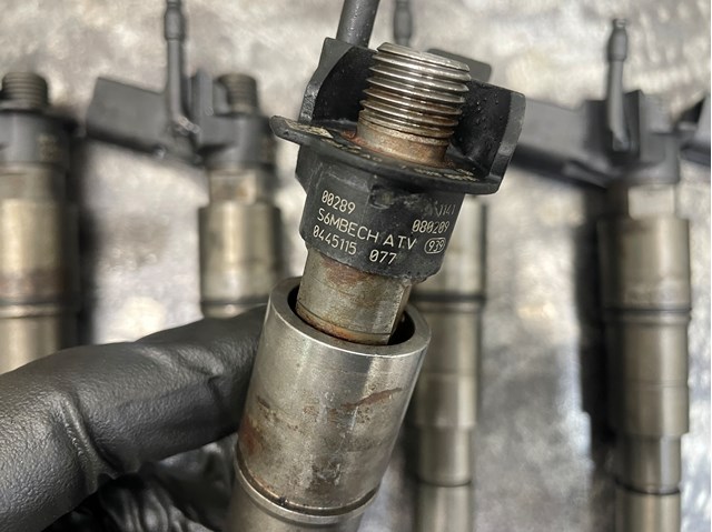 Форсунка інжектора 0445115077 BMW