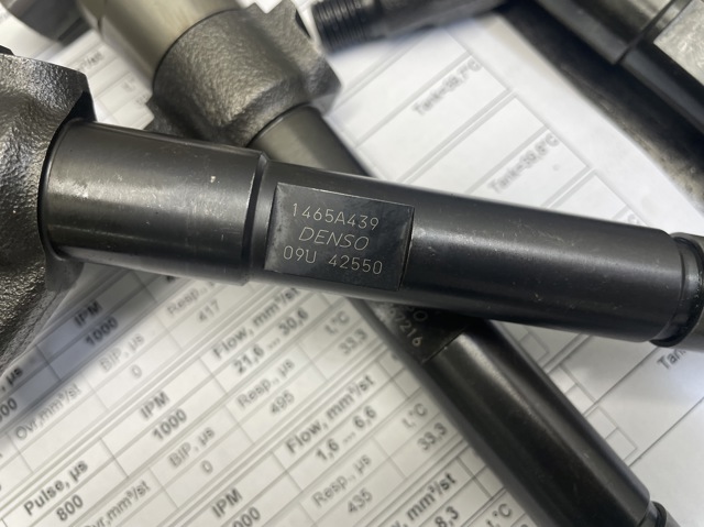 Форсунка дизельна в зборі, розпилювач + тримач 1465A439 DENSO