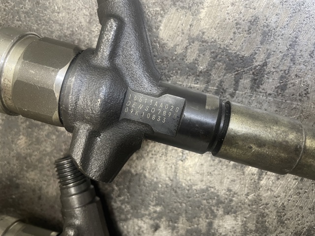 Форсунка інжектора 16613AA020 DENSO