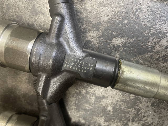Форсунка інжектора 16613AA030 DENSO