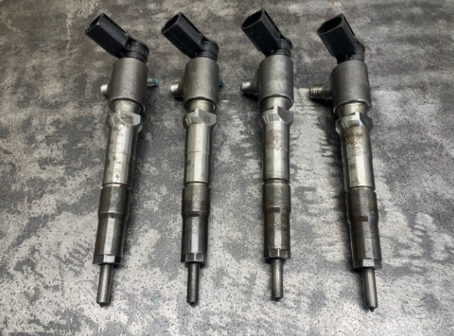 Форсунка паливна 2215551 FORD
