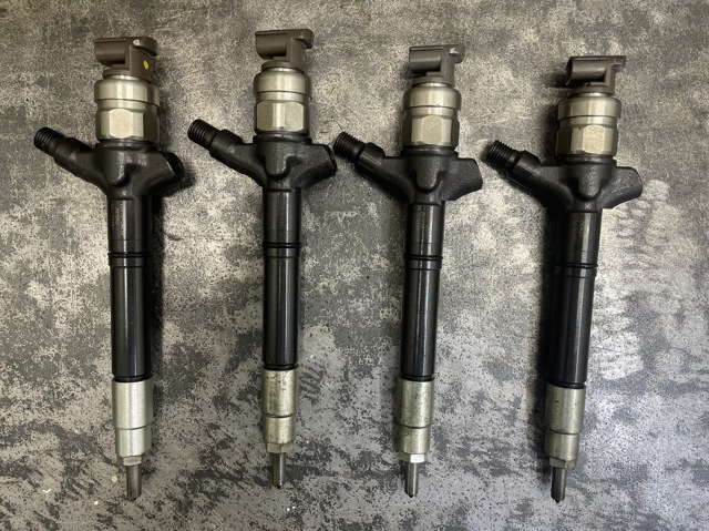 Форсунки електромагнітні Тойота Ауріс UKP