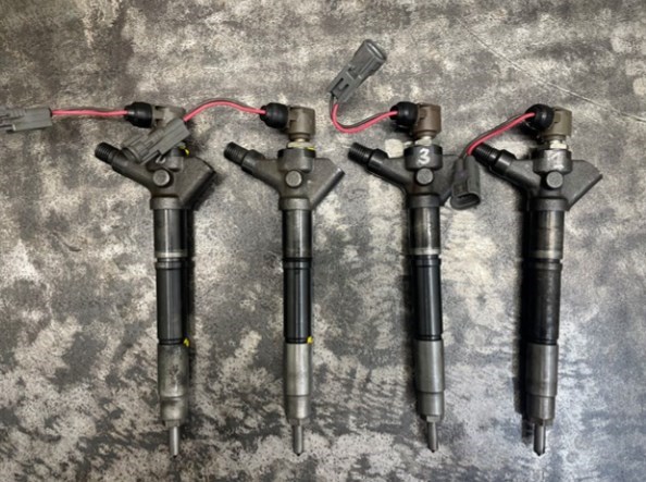 Форсунка інжектора 236700R040 DENSO