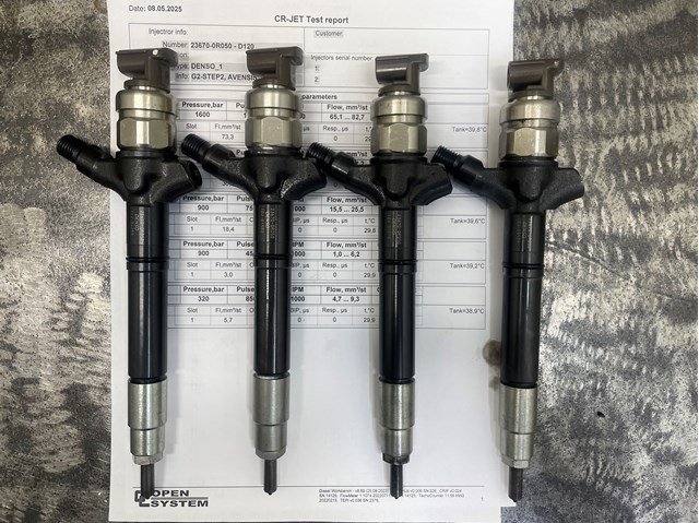 Форсунка дизельна в зборі, розпилювач + тримач 236700R050 TOYOTA