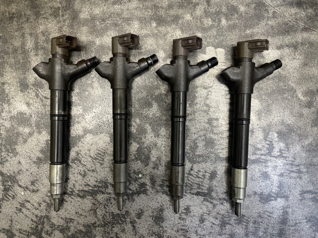 Форсунка інжектора 236700R100 DENSO